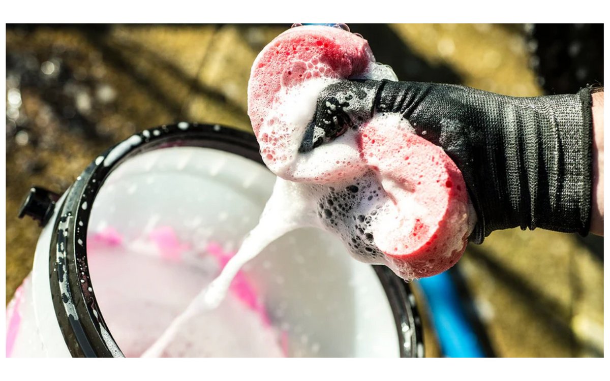 Muc-Off Dirt Bucket with Filth Filter Bundle